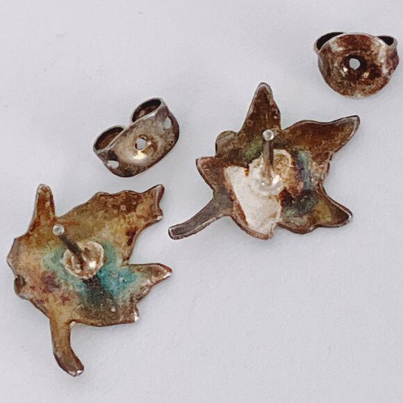 Vintage Green Enamel Maple Leaf Stud Earrings Mid Century 1970s Petite Jewelry - Picture 8 of 11
